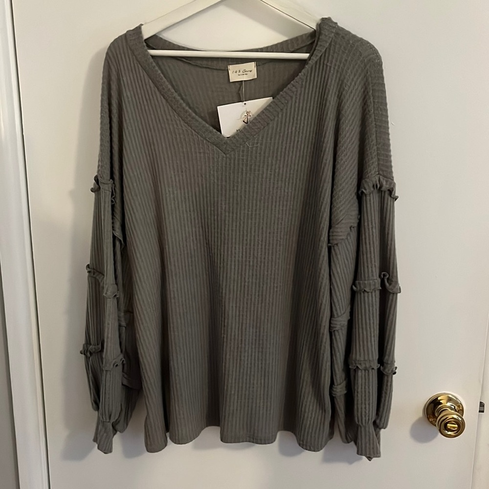 V neck balloon sleeve top